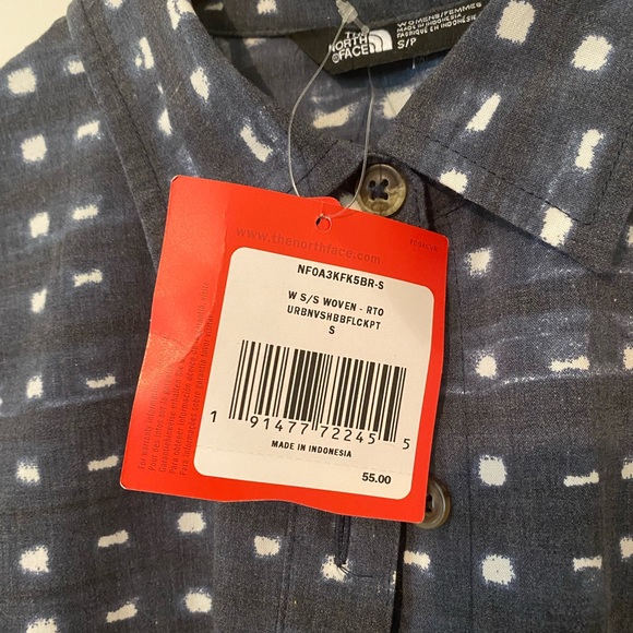 The North Face Blue Grey Patterned Button Down Camp Shirt - Picture 3 of 3